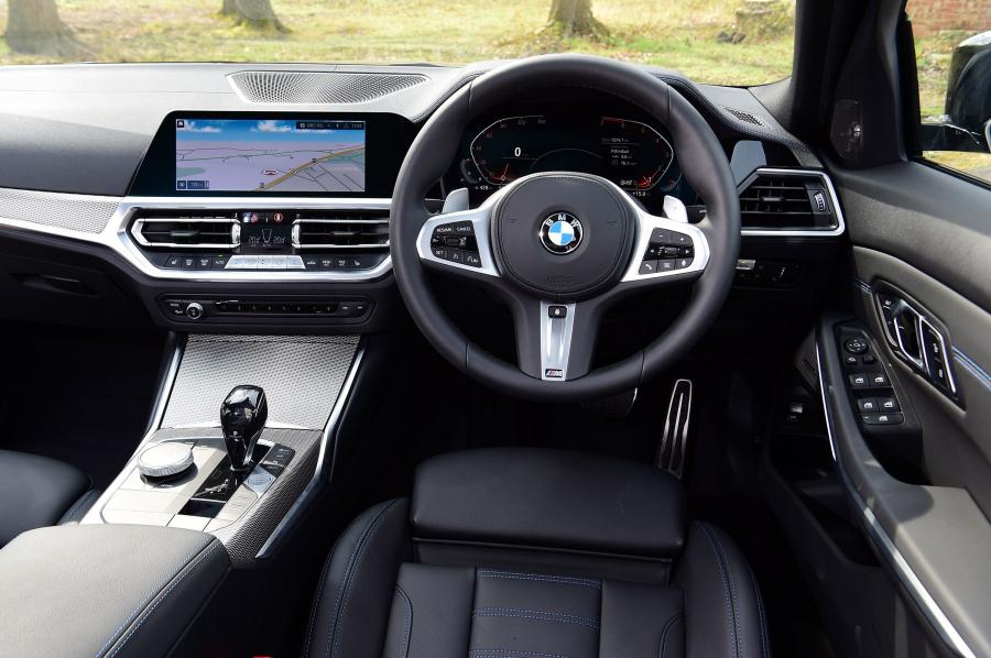 Торпедо BMW 330i M Sport (G20) 2019 года  (UK) (фото 15 из 15)